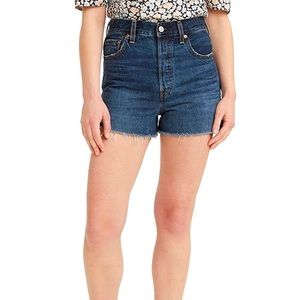 Levi's Women's Premium Ribcage Shorts (25)